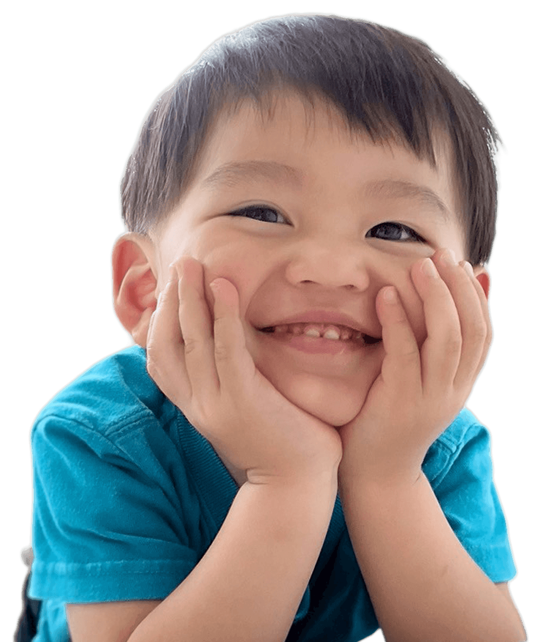 頬づえをついて笑う、プリスクールの子ども。
